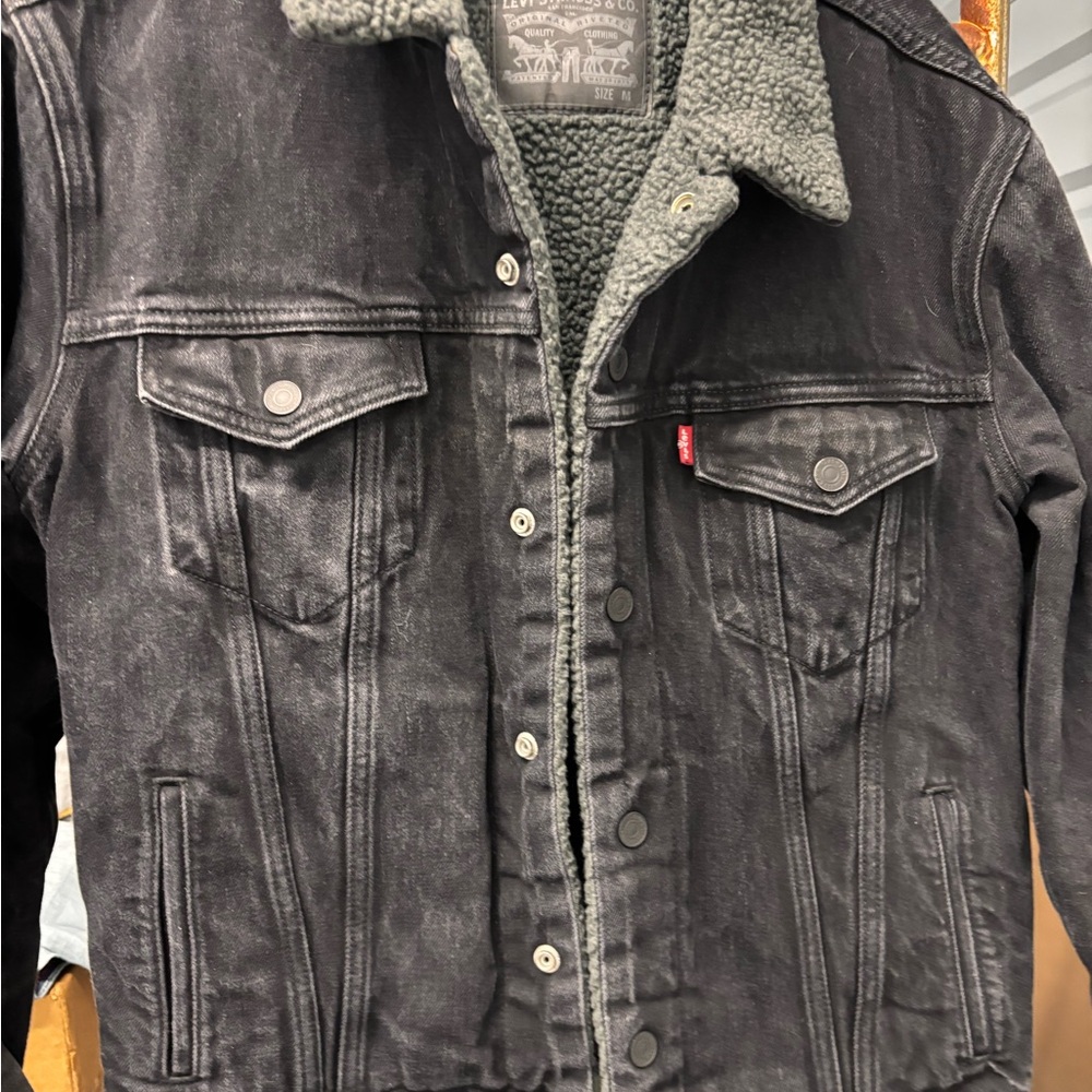 Levi's Men's Sherpa-Lined Denim Jacket in Black M